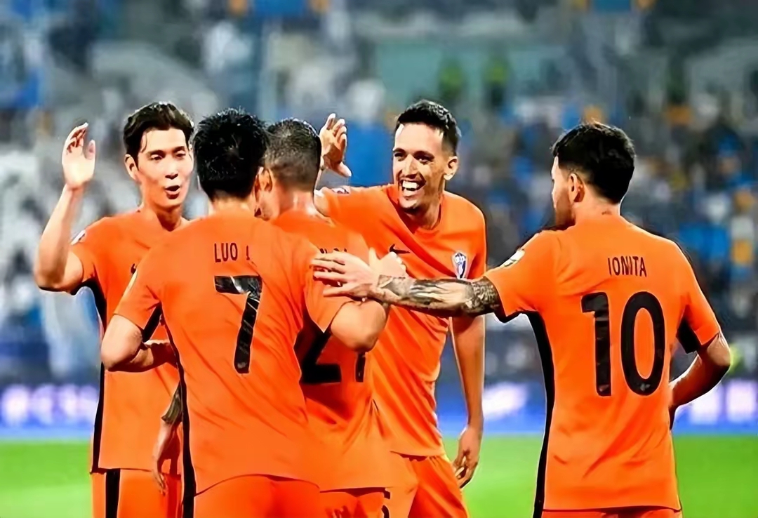 包含足总杯集结日再迎强敌；里昂调整名单；主帅态度——话题不断；数据趋势出现新变化的词条