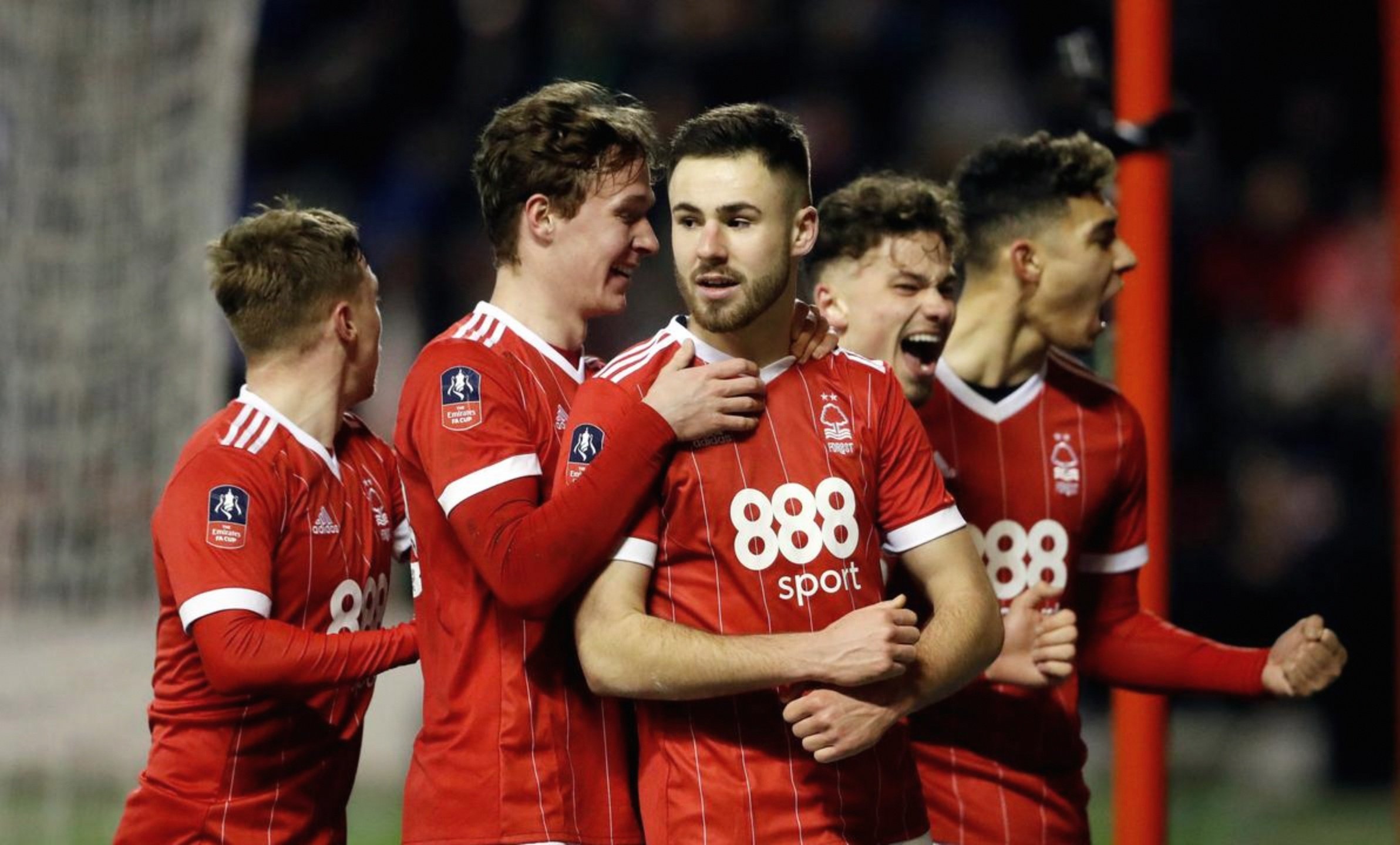 赛后阿森纳备战英超，状态回暖细节曝光，震撼外界，临场指挥获称赞的简单介绍